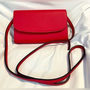 *EUC* SIMPLY VERA Vera Wang Signature Mini Crossbody Bag - Red - Black Interior